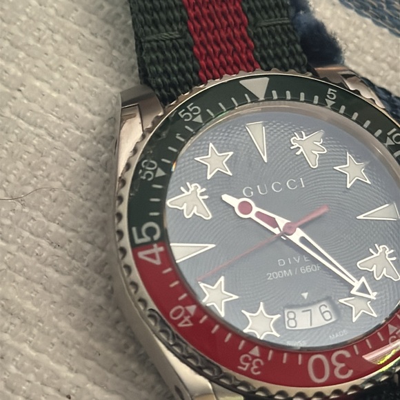 Gucci Green and Red Luxury Watch - Picture 5 of 5